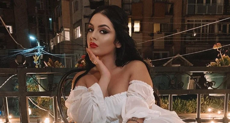 Con esta acción, Fifi confirma el vínculo del amor