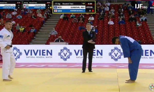 Achilles continues his course for medals, stops Laura