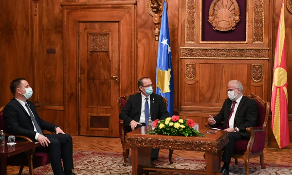 El primer ministro Hoti es esperado por el diputado jefe de Macedonia, Talat Xhaferi