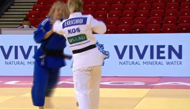 Distria Krasniqi sans entrave, prend la médaille à la finale