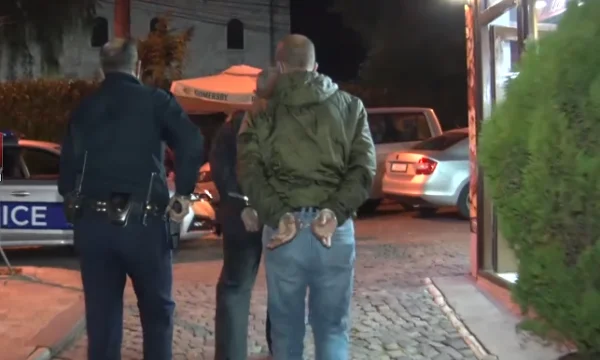 Massive Polizeiaktion in der Innenstadt von Prizren, 13 Personen in Handschellen