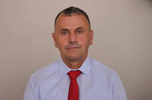 Le directeur de l'AVA parle après avoir volé le coffre de cette agence.