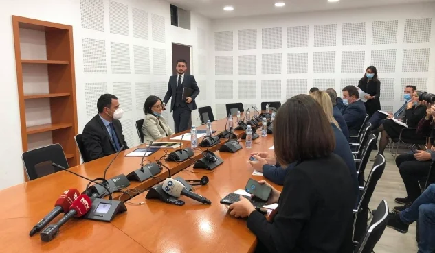 Un duro accidente en la comisión entre el Beqiri del abuelo