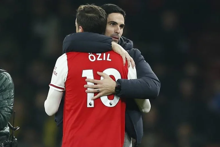 Él sorprendió a todos cuando expulsó a Ozil de Arsenal, Arteta finalmente señala por qué