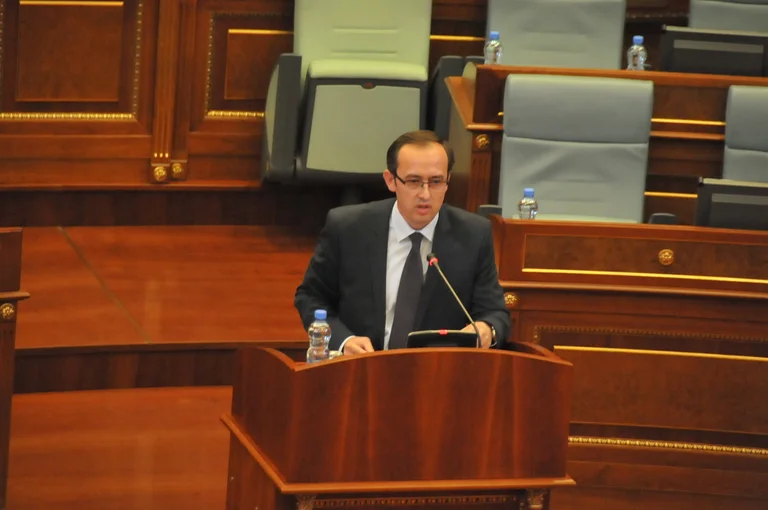 Hoti rend compte aux organisations internationales des membres du Kosovo