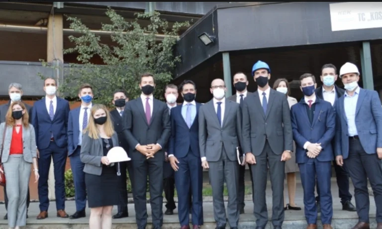 Delegation from US Energy Department visits KEK