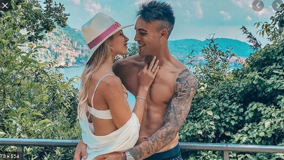 Debreast, sehen, wie der Partner Lautaro Martinez singt
