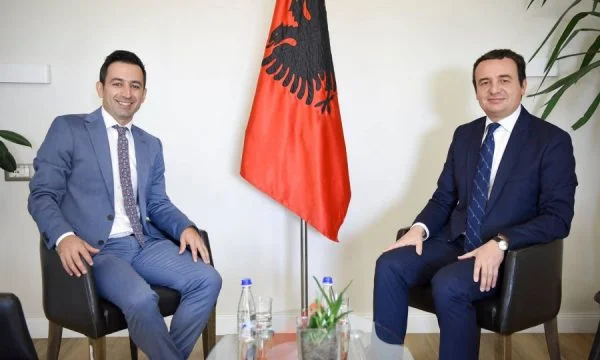 VV MP mocks Prime Minister Hoti mit niedrigem offensivem Vokabel