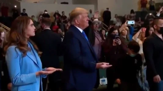 “Qetësohet” shtabi i Donald Trump, pastorët në kishë i thonë se kanë parashikuar fitoren e tij në zgjedhje