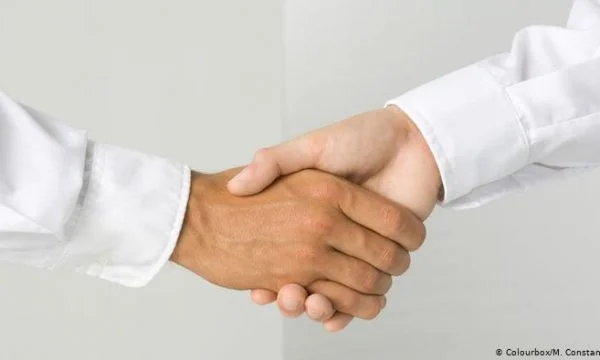 Uno che non dà la sua mano alle donne non può prendere la cittadinanza tedesca