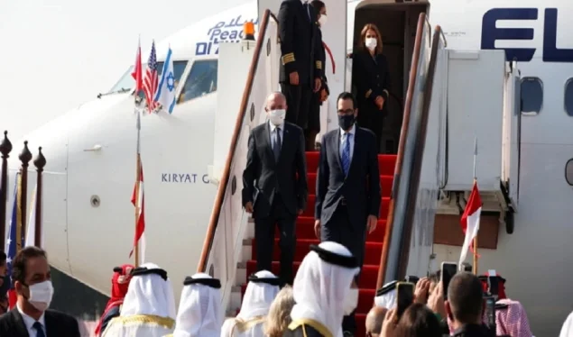 Israel's first symbolic commercial plane landed in Bahrain