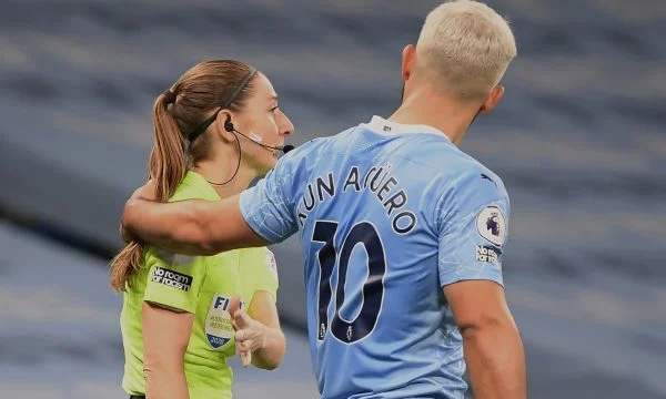 Put his hand around the judge's neck, decision about Agueron
