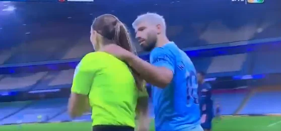 Aguero puede tener problemas con este gesto.