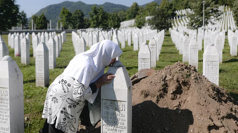 La Bosnie condamne également l'ancien commandant serbe pour génocide à Srebrenica