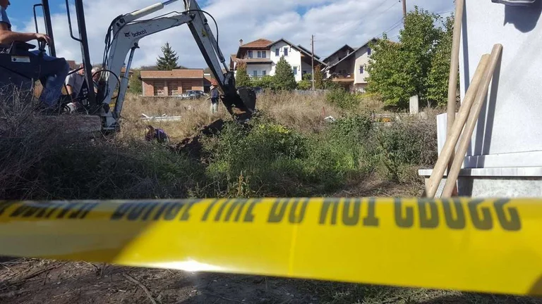 Muslim tombs north of Mitrovica find morto remains of two missing Albanians