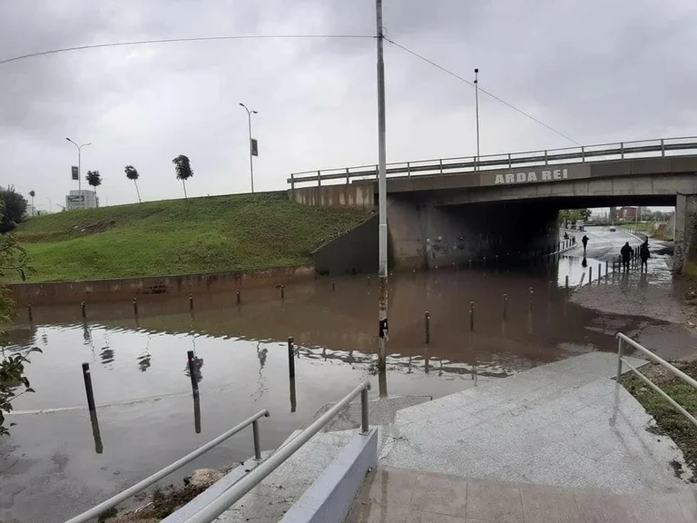 Rainfall, creates lake at Pristina Bus Station