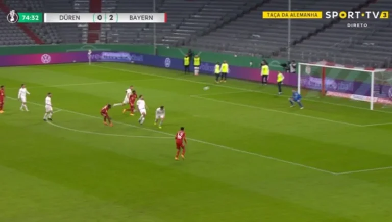 Choupo-Moting unbehinderte im Debüt: Zwei Tore und er verhängte eine Strafe, die er gerade gemacht hat, ist absolut brillant.