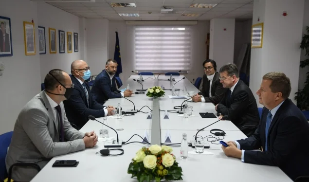 Serbs do not stop asking Lajcak to create association