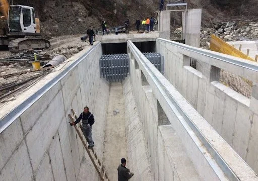 KelKos con anuncio de cerrar tres centrales hidroeléctricas