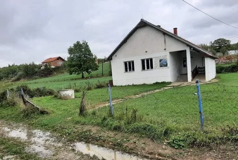 L'opposition accuse la gouvernance LDK à Lipjan de la situation grave dans les objets scolaires