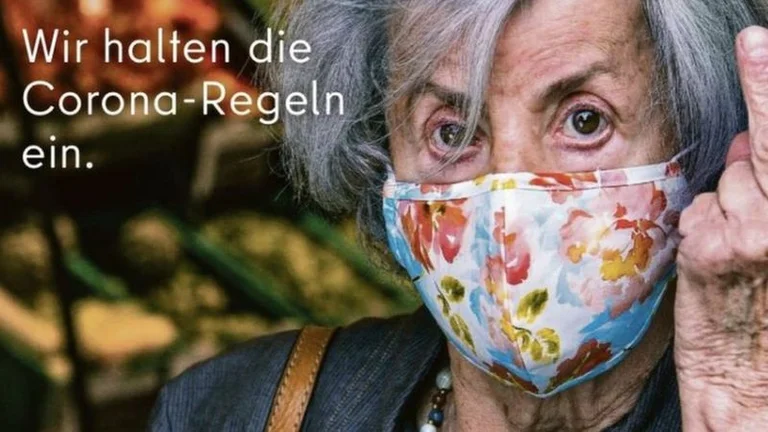 brujas alemanas en Berlín apuntan a aquellos que no usan máscaras