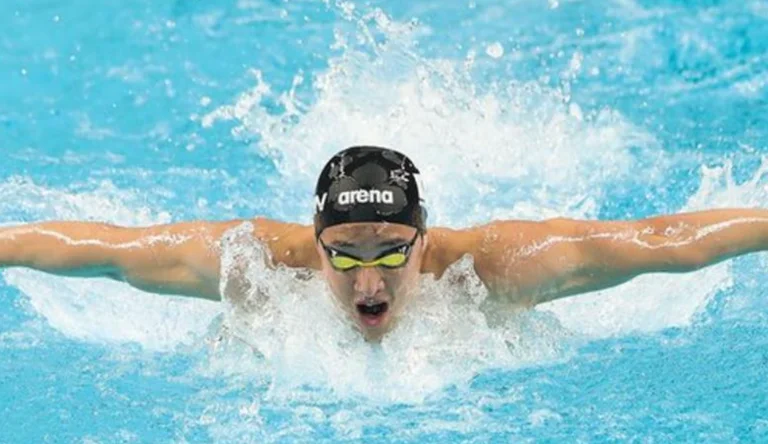 Viermal Weltschwimmmeister wird von Sport ausgesetzt, nachdem er extra eheliche Bindungen hat