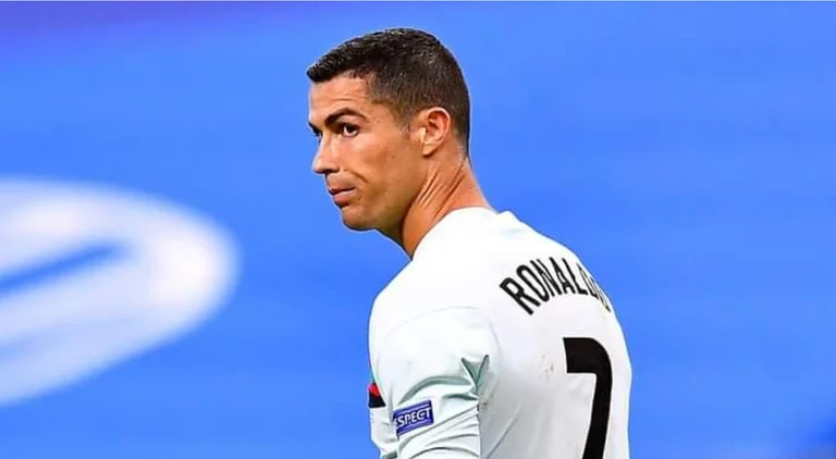 Nach Georgien reagiert Cristiano Ronaldos Mutter auch, nachdem der Angreifer mit Koronar positiv bewiesen hat.