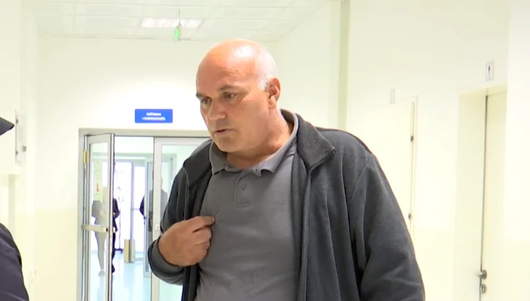 J'ai été tué sur le trottoir par quelques personnes qui couraient avec un “