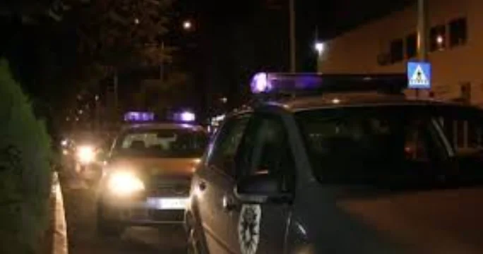 Coup de feu de deux voitures à Pristina