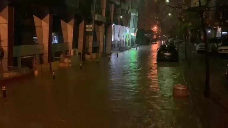 La lluvia ahoga a Durres y Vlora