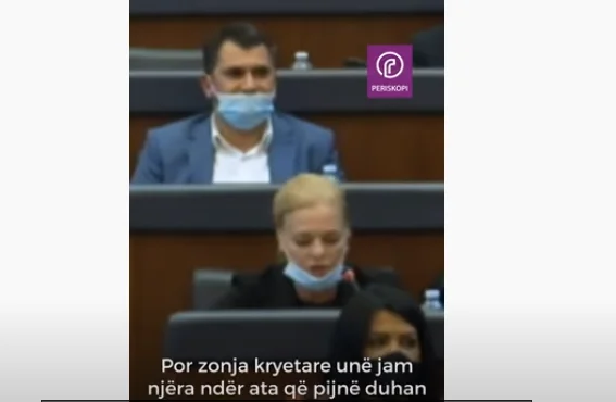 Besa Gaxherri dhe Vjosa Osmani përplasen për cigare në Kuvend