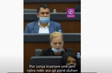 Besa Gager y Vjosa Osmani chocan para cigarrillos en el Parlamento