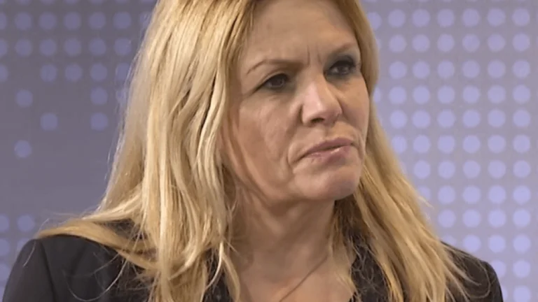 Temps perdu, temps Kadriy donne à Becky Hagi deux minutes pour parler