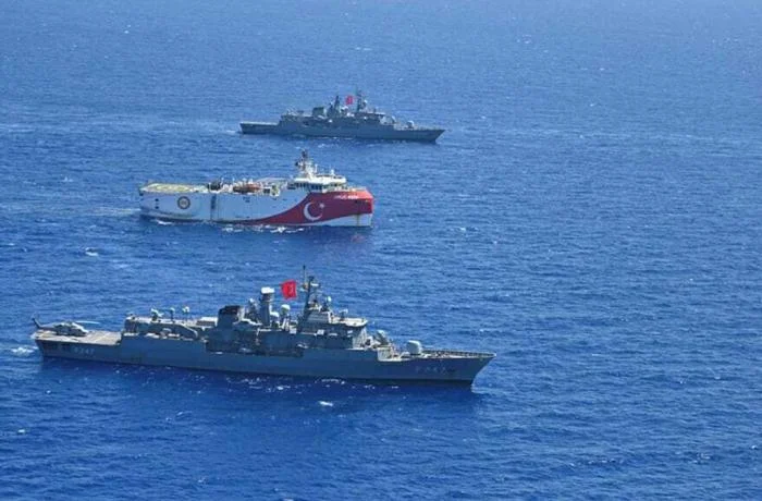 La Turquie prend de nouveau des navires en Méditerranée, la Grèce appelle “menace directe”