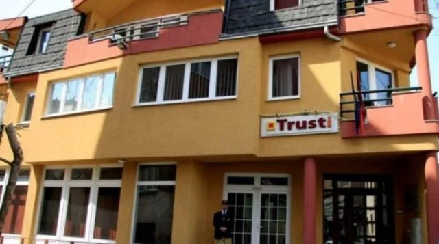Brenda dy jave qeveria me projektligj për tërheqjen e parave të Trustit