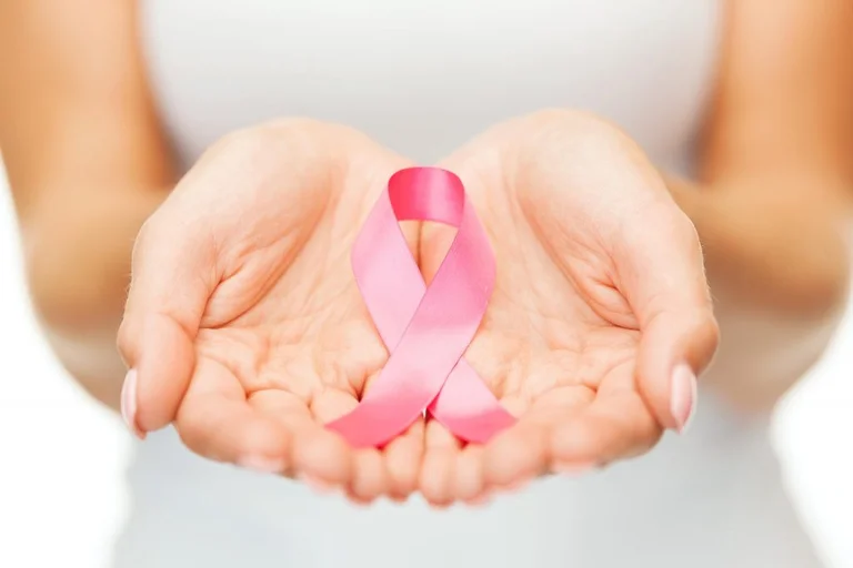 La causa della pandemia, le donne sono riluttanti ad essere controllate per il cancro al seno