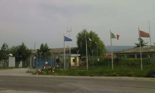Il y a de la marijuana dans la cour de la prison de Smreconica.