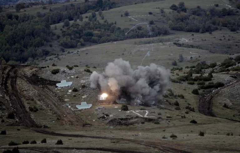 Serbie, exercice chinois de peur, avion russe