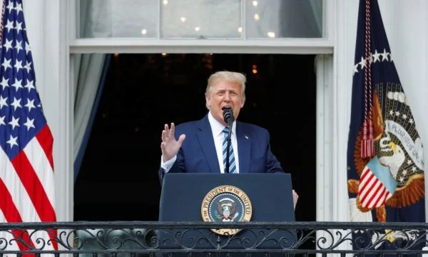 Trump participe à la première activité publique après le diagnostic avec Avid-19