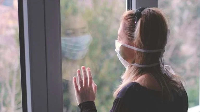 Pandémie a ajouté l'anxiété et le stress aux Kosovars, soins de santé mentale requis