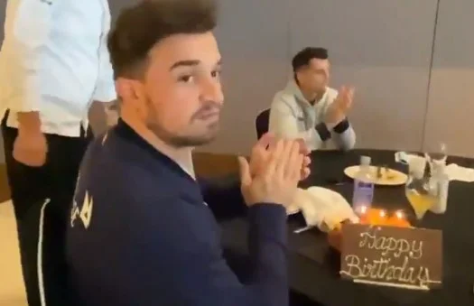 Sorpresas nacionales suizas Shaqiri para el cumpleaños