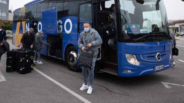 Slowenien kommt in Pristina vor dem Spiel mit Kosovo morgen Abend