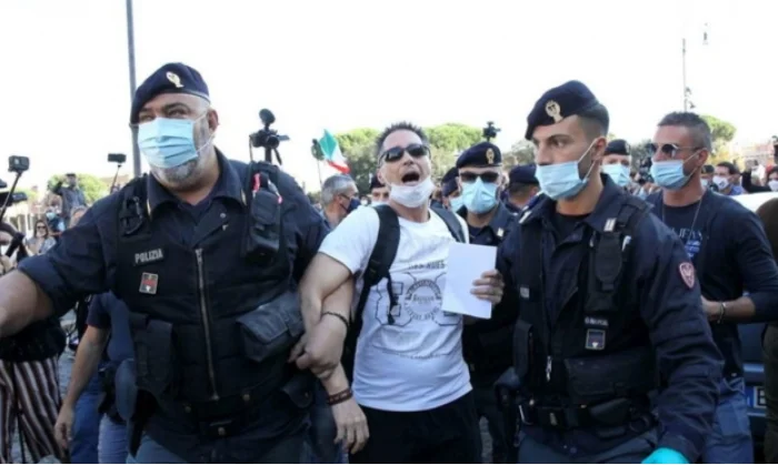 Manifestations à Rome contre l'utilisation du masque
