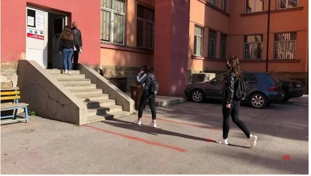 Matura test with fewer students and better respect for anti-Condavit measures