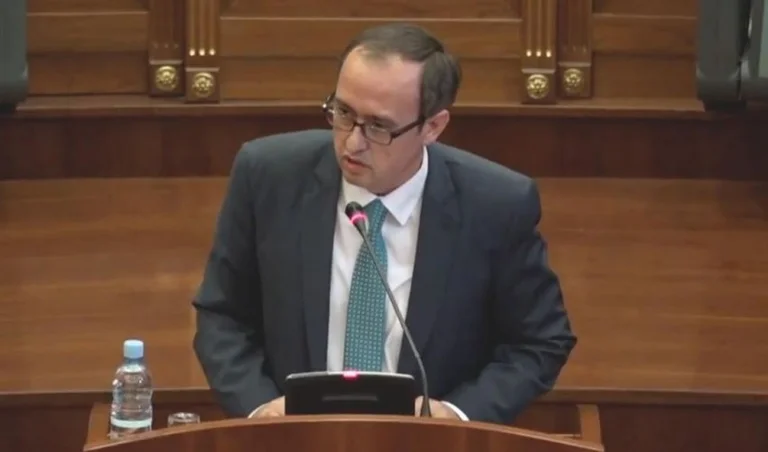 Hoti përplaset me deputeten e VV-së: Nuk e keni hallin te policët, por si të më shani mua