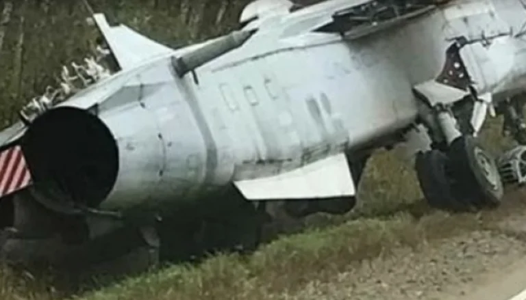 Russian combat aircraft is crashed in highway transport (Photo)