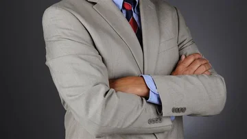 Do you often keep your hands crossed? Experts Reveal What This Says to You