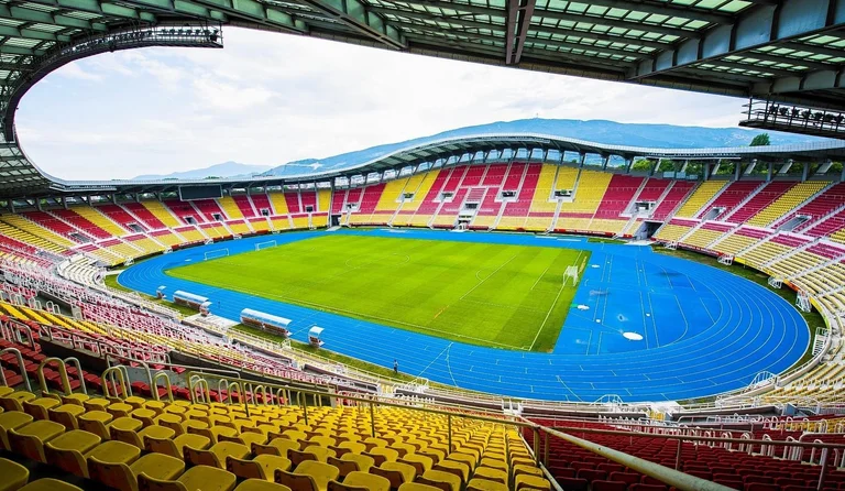 Kosovar, fan de Skopje National du Kosovo, pourquoi il y vit depuis 60 ans