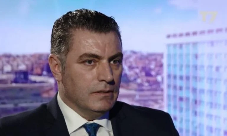 Tre storici del Kosovo cercano di ragionare dopo lo scandalo dei libri di storia