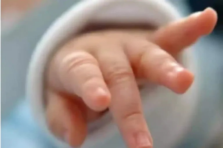 Singapur paga a los ciudadanos para llevar bebés durante la pandemia